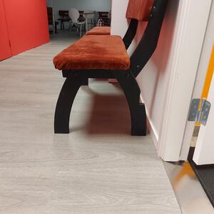 Två bänkar