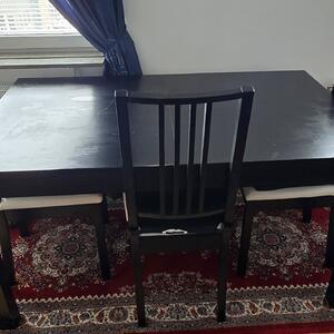Matbord och stolar bortskänkes