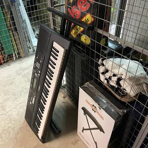 El-Piano med ställing och pall