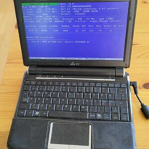 Eee PC med skinnfodral