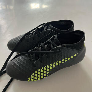 Fotbollsskor strl 34