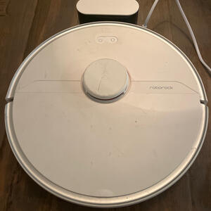 Roboroc s6 pure med ett trasigt hjul