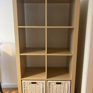 Ikea hylla med två korgar