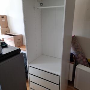 Garderob utan dörr Ikea skänkes 