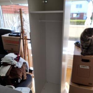 Garderob utan dörr Ikea skänkes