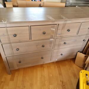 Byrå Ikea skänkes
