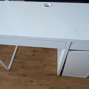 Skrivbord för barn, Ikea Micke. 