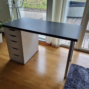 Skrivbord bortskänkes