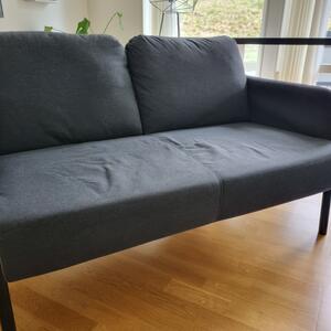 Liten grå soffa bortskänkes