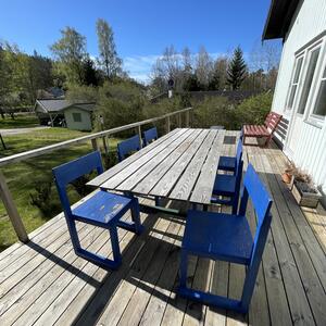Metal & wood outdoor table + 6 blue wooden chairs