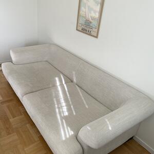 Rymlig soffa bortskänkes