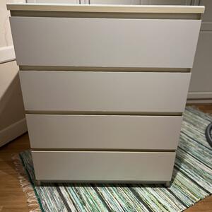 Bortskänkes Ikea Malm byrå