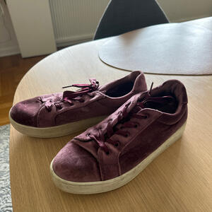 Rosa skor storlek 38
