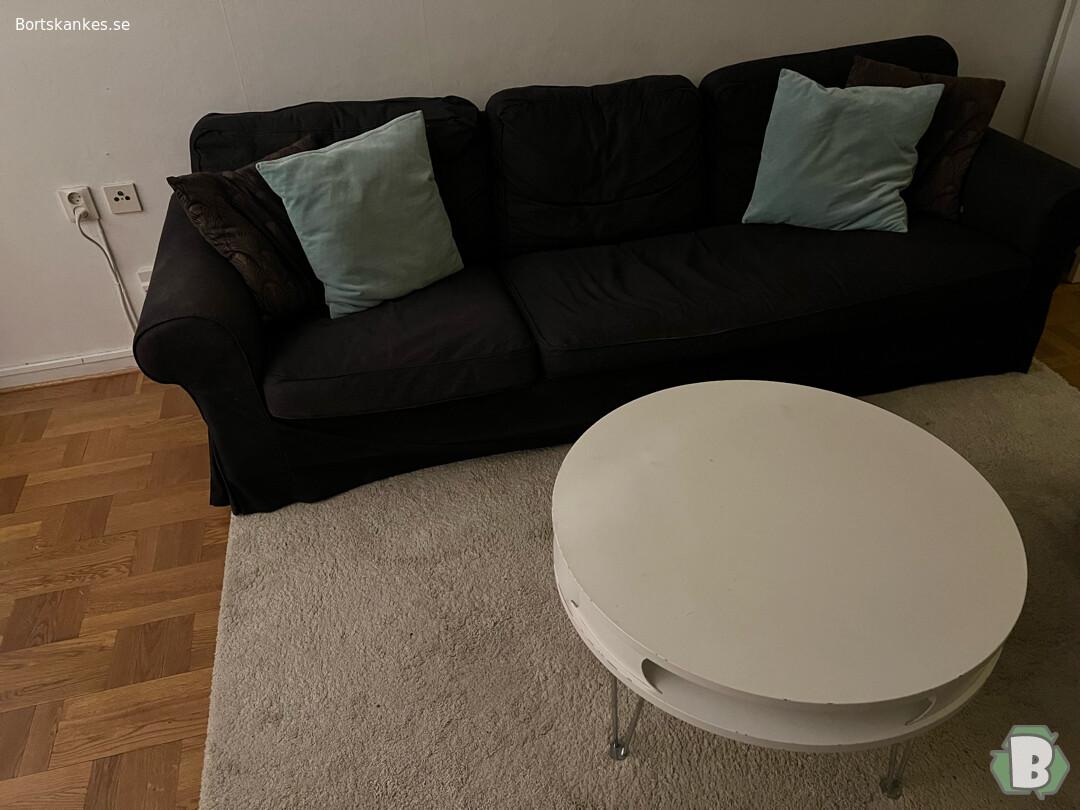 Ektorp 3-soffa och Mio soffbord som paket  på www.bortskankes.se